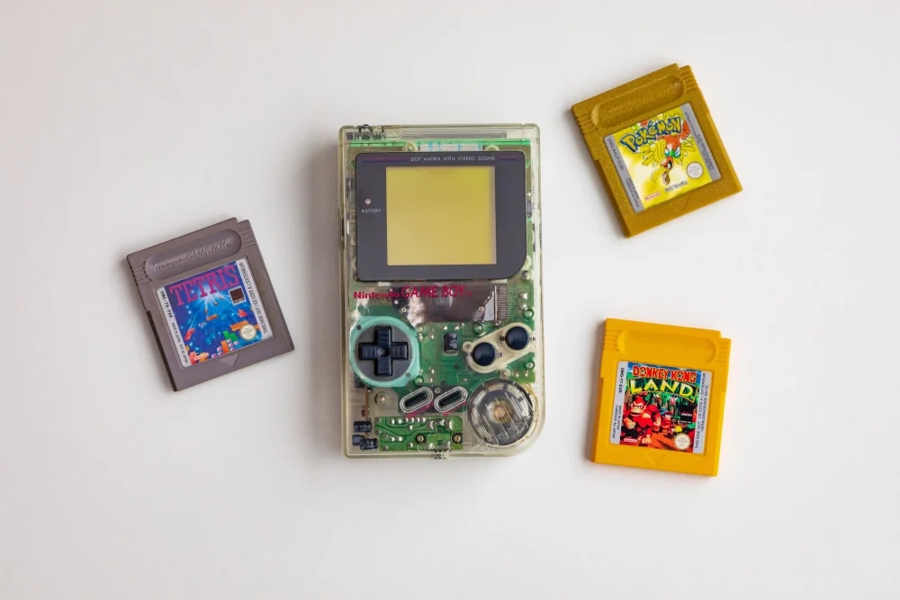 Console Nintendo Game Boy transparente